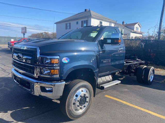 2024 Chevrolet Silverado MD LT