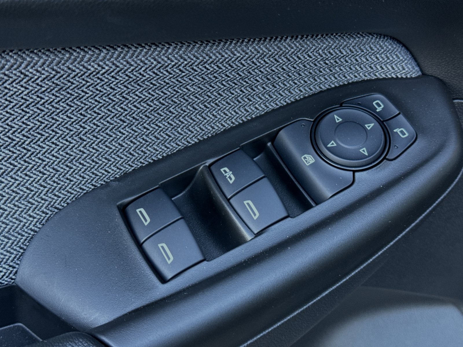 Vehicle image 12 of 34
