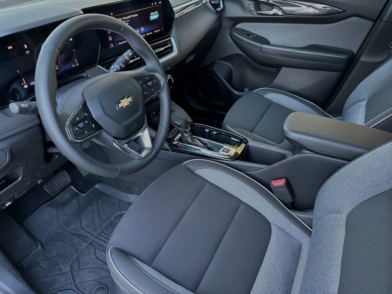 Vehicle image 10 of 34