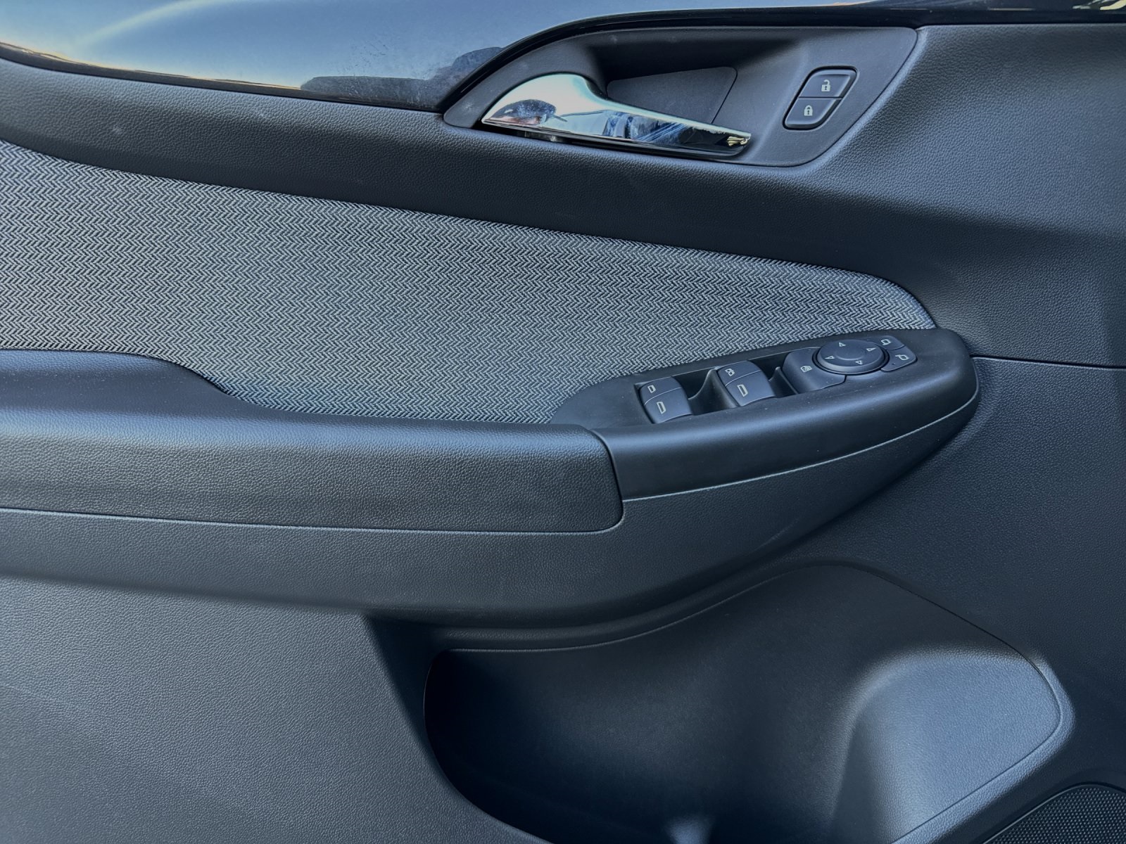 Vehicle image 11 of 34