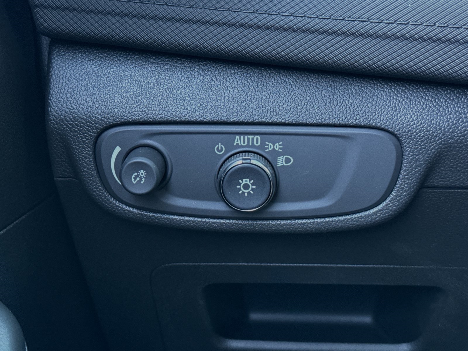 Vehicle image 29 of 34