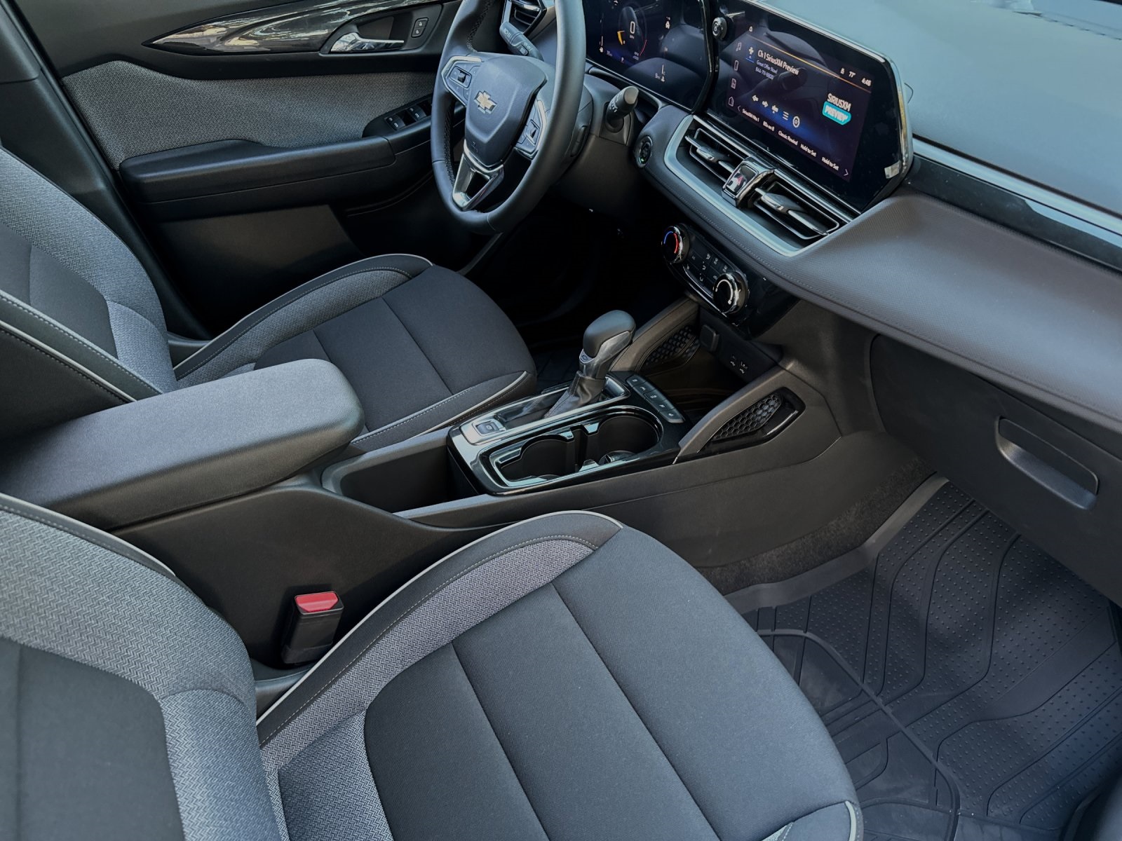 Vehicle image 17 of 34