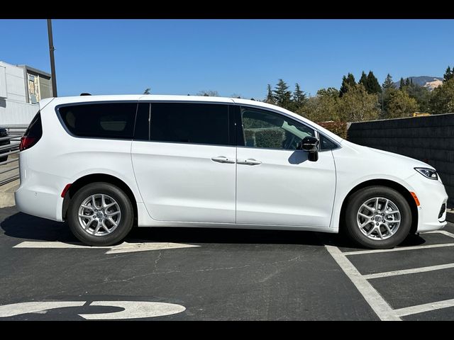 2024 Chrysler Pacifica Touring-L