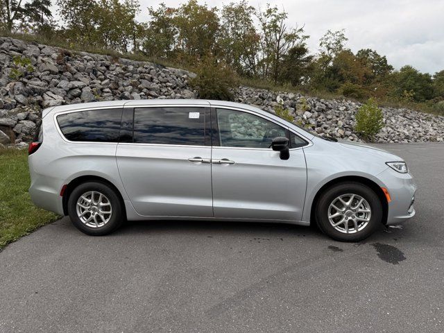 2024 Chrysler Pacifica Touring-L