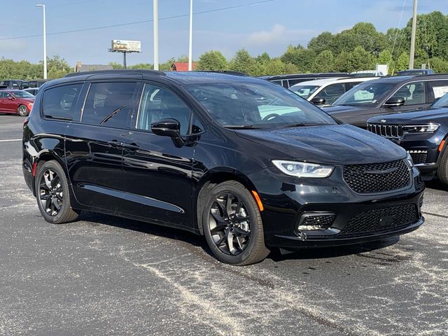 2024 Chrysler Pacifica Touring-L