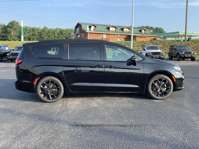 2024 Chrysler Pacifica Touring-L