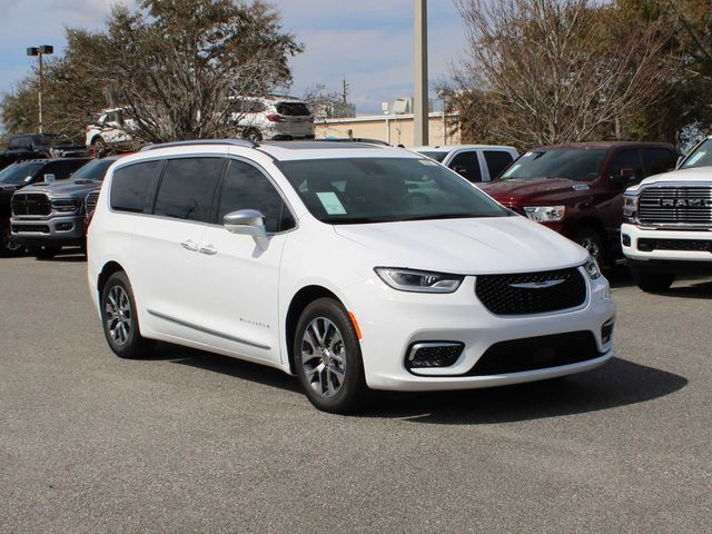 2024 Chrysler Pacifica Hybrid Pinnacle