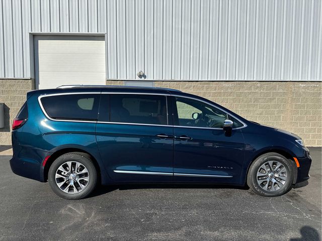 2024 Chrysler Pacifica Hybrid Pinnacle