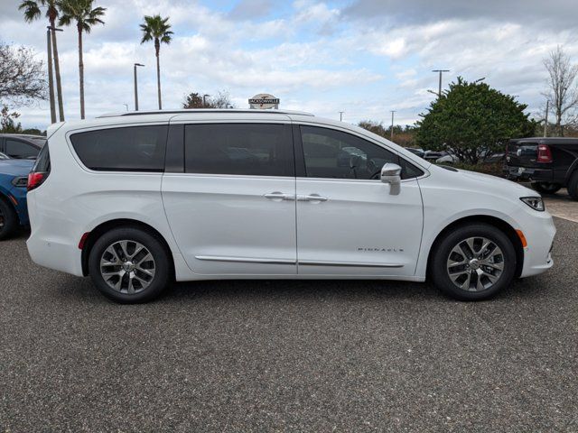 2024 Chrysler Pacifica Hybrid Pinnacle