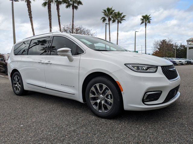 2024 Chrysler Pacifica Hybrid Pinnacle