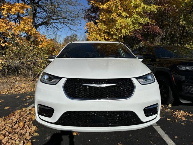 2024 Chrysler Pacifica Hybrid Pinnacle