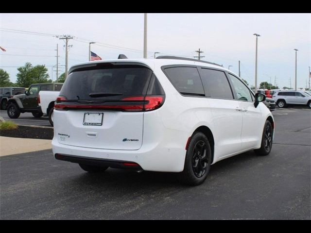 2024 Chrysler Pacifica Hybrid Premium S Appearance Pkg