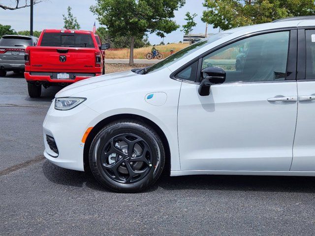 2024 Chrysler Pacifica Hybrid Premium S Appearance Pkg