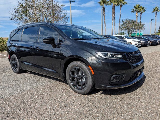 2024 Chrysler Pacifica Hybrid Premium S Appearance Pkg