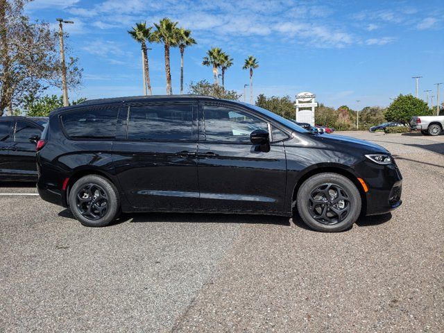 2024 Chrysler Pacifica Hybrid Premium S Appearance Pkg