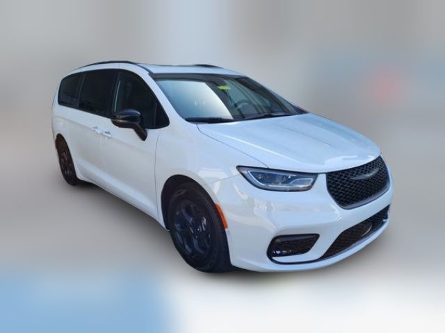 2024 Chrysler Pacifica Hybrid Premium S Appearance Pkg