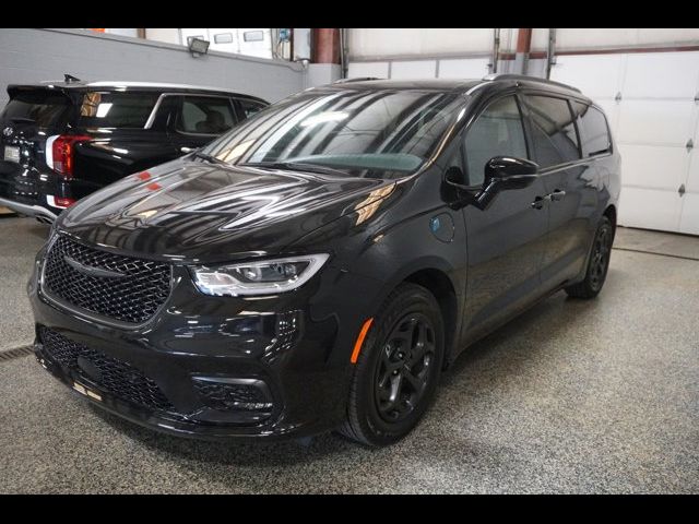 2024 Chrysler Pacifica Hybrid Premium S Appearance Pkg