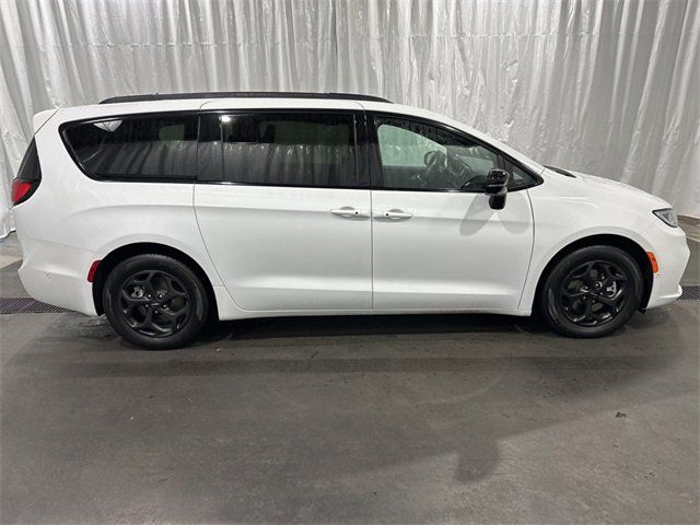 2024 Chrysler Pacifica Hybrid Premium S Appearance Pkg