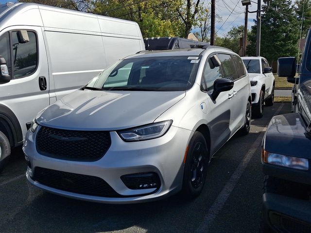 2024 Chrysler Pacifica Hybrid Premium S Appearance Pkg