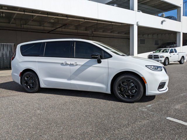 2024 Chrysler Pacifica Hybrid Premium S Appearance Pkg