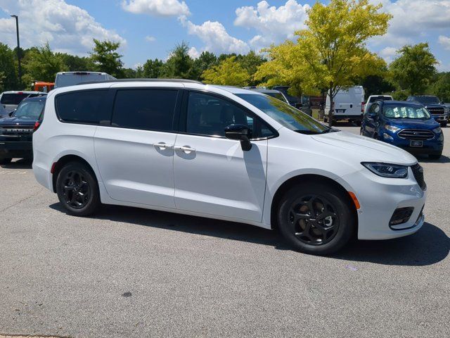 2024 Chrysler Pacifica Hybrid Premium S Appearance Pkg