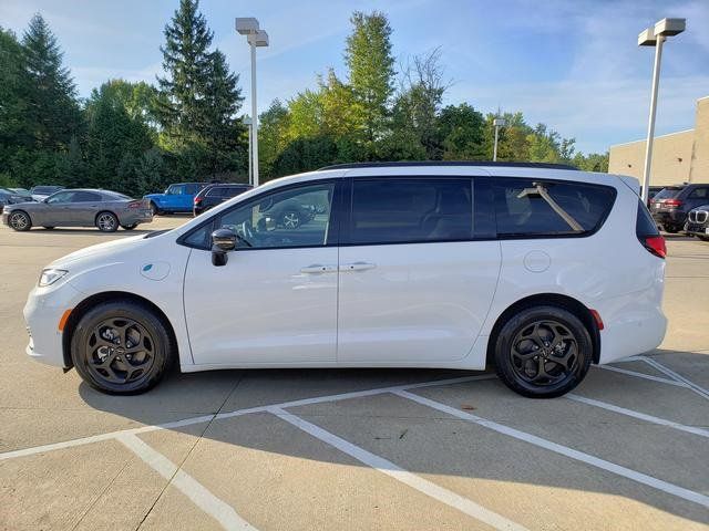 2024 Chrysler Pacifica Hybrid Premium S Appearance Pkg