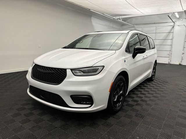 2024 Chrysler Pacifica Hybrid Premium S Appearance Pkg