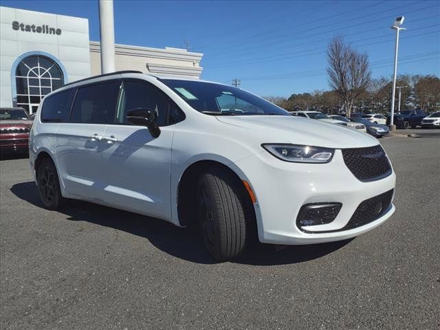 2024 Chrysler Pacifica Hybrid Premium S Appearance Pkg