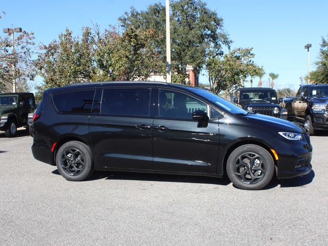 2024 Chrysler Pacifica Hybrid Premium S Appearance Pkg