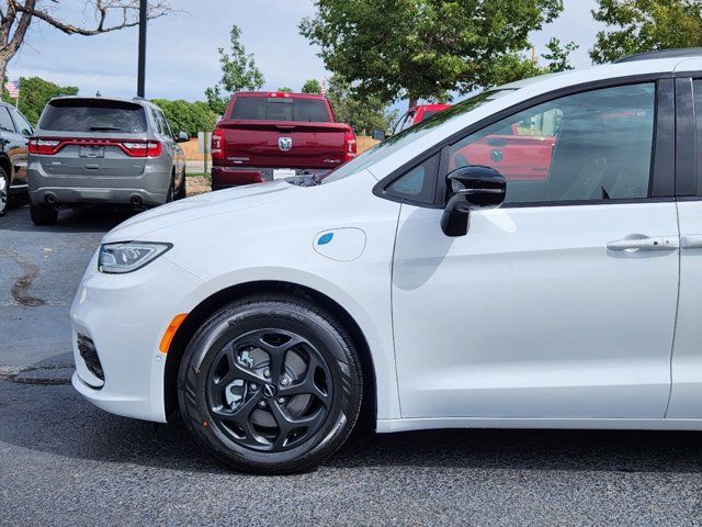 2024 Chrysler Pacifica Hybrid Premium S Appearance Pkg