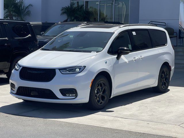 2024 Chrysler Pacifica Hybrid Premium S Appearance Pkg