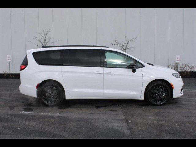 2024 Chrysler Pacifica Hybrid Premium S Appearance Pkg