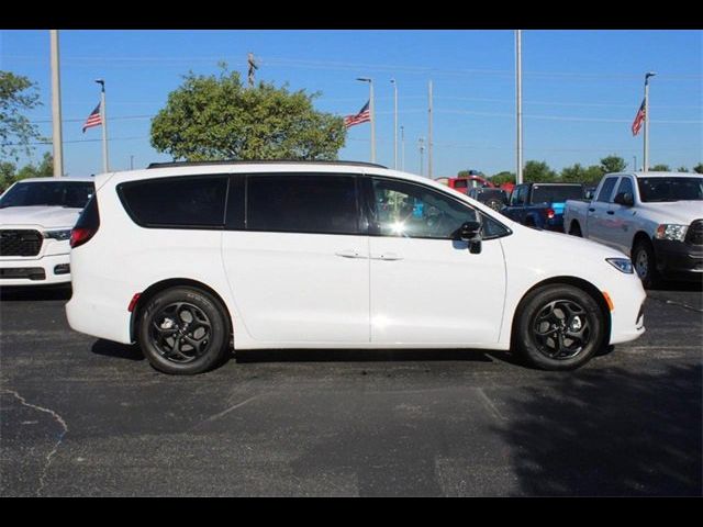 2024 Chrysler Pacifica Hybrid Premium S Appearance Pkg