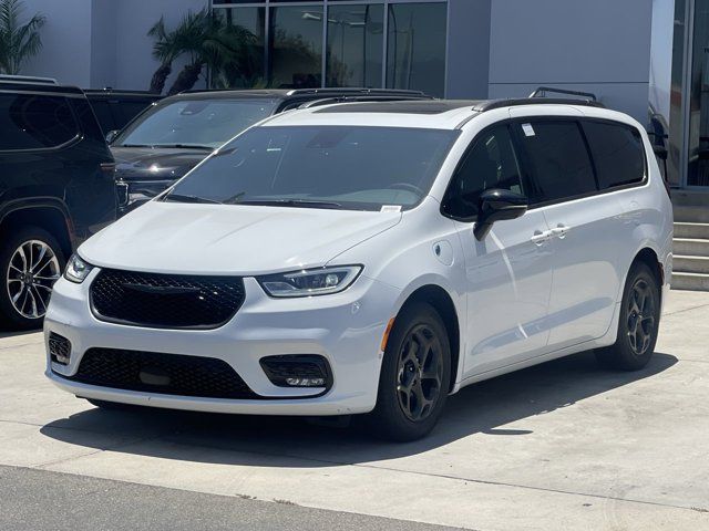 2024 Chrysler Pacifica Hybrid Premium S Appearance Pkg