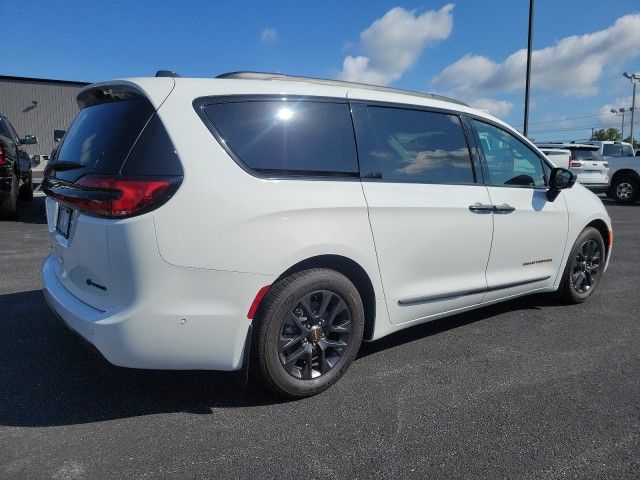 2024 Chrysler Pacifica Hybrid Road Tripper