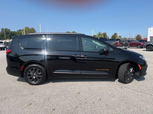 2024 Chrysler Pacifica Hybrid Road Tripper