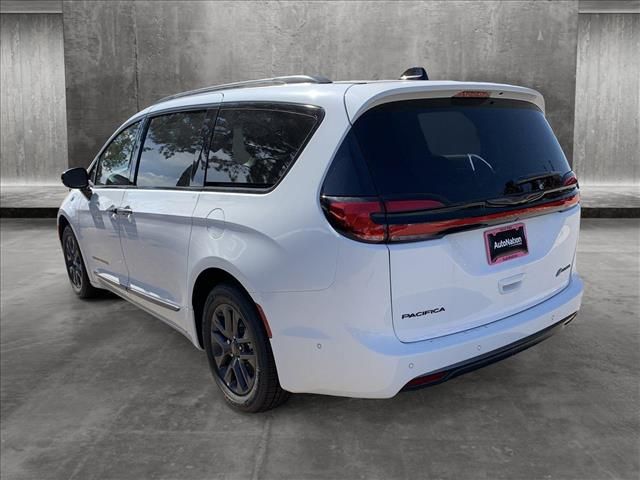 2024 Chrysler Pacifica Hybrid Road Tripper