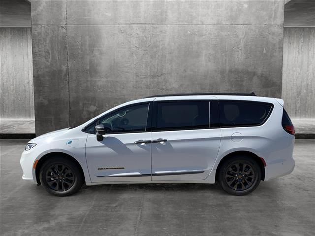 2024 Chrysler Pacifica Hybrid Road Tripper