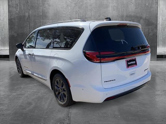 2024 Chrysler Pacifica Hybrid Road Tripper