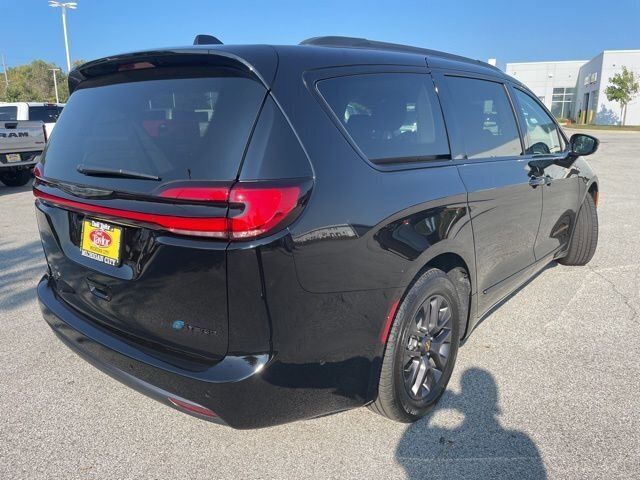 2024 Chrysler Pacifica Hybrid Road Tripper