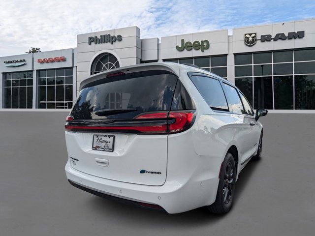 2024 Chrysler Pacifica Hybrid Road Tripper