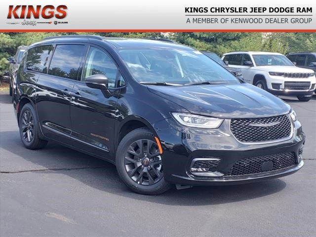 2024 Chrysler Pacifica Hybrid Road Tripper