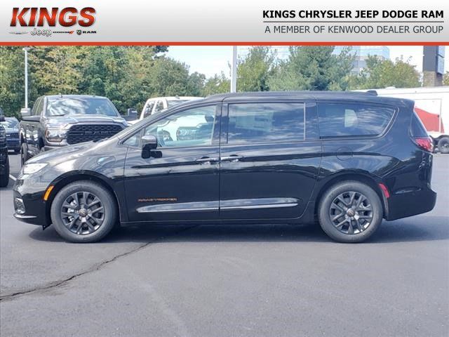 2024 Chrysler Pacifica Hybrid Road Tripper