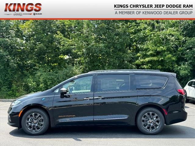 2024 Chrysler Pacifica Hybrid Road Tripper