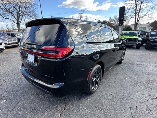 2024 Chrysler Pacifica Hybrid S Appearance Pkg