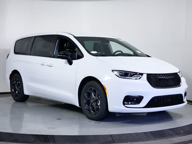 2024 Chrysler Pacifica Hybrid S Appearance Pkg