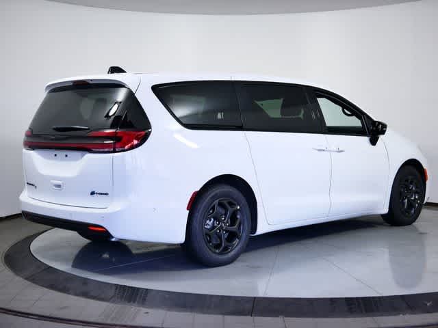 2024 Chrysler Pacifica Hybrid S Appearance Pkg