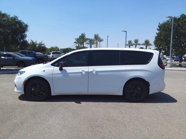 2024 Chrysler Pacifica Hybrid S Appearance Pkg