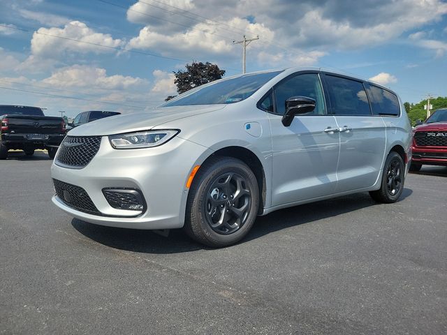 2024 Chrysler Pacifica Hybrid S Appearance Pkg