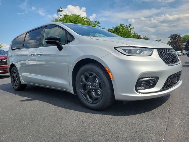 2024 Chrysler Pacifica Hybrid S Appearance Pkg